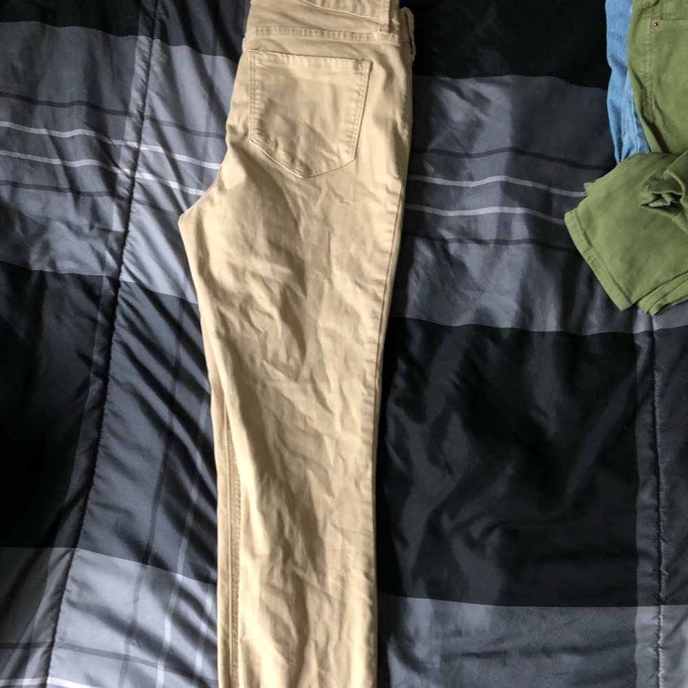 Old navy mid rise khaki pants